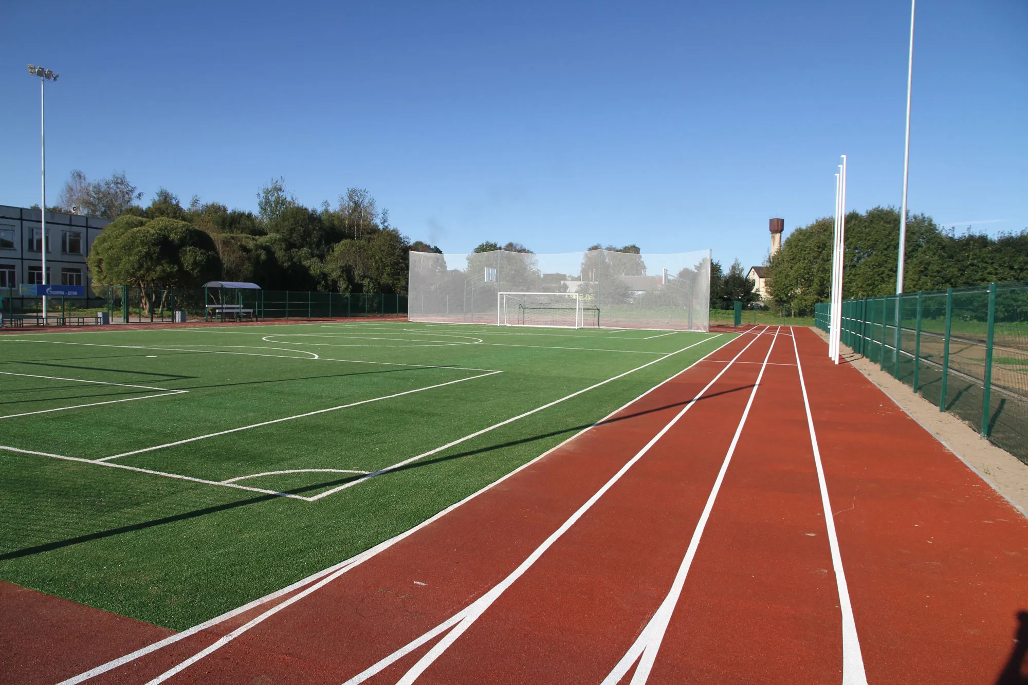 Различия между рулонным и бесшовным резиновым покрытием